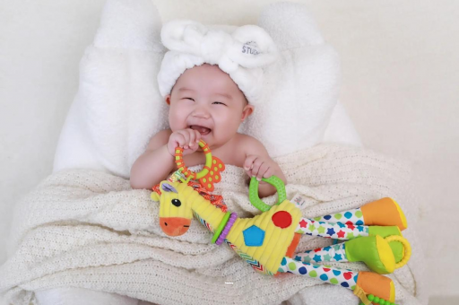 威海三个月宝宝正确抱姿